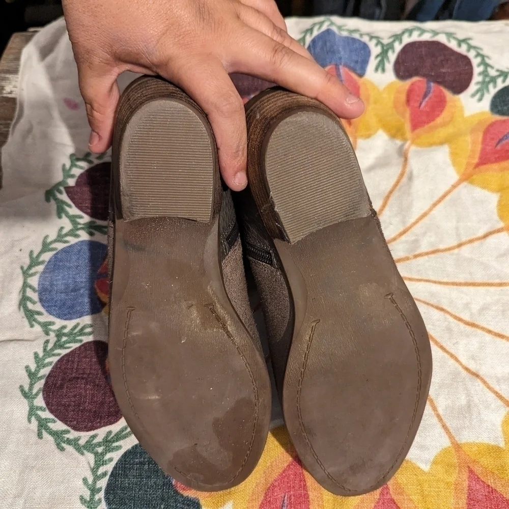 G.H Bass and Co‎ size 7 suede booties